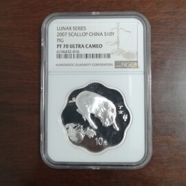 2007年1盎司梅花形生肖猪银币