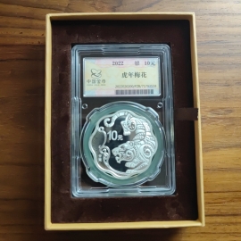 2022年30克梅花形生肖虎银币