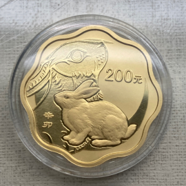2011年1/2盎司梅花形生肖兔金币
