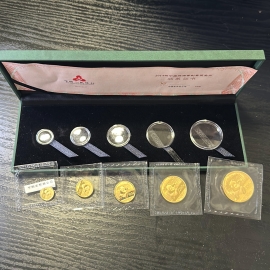 2014年熊猫金币