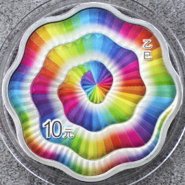 2025年30克梅花形生肖蛇彩银币