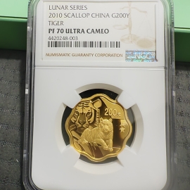 2010年1/2盎司梅花形生肖虎金币