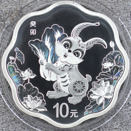 2023年30克梅花形生肖兔银币